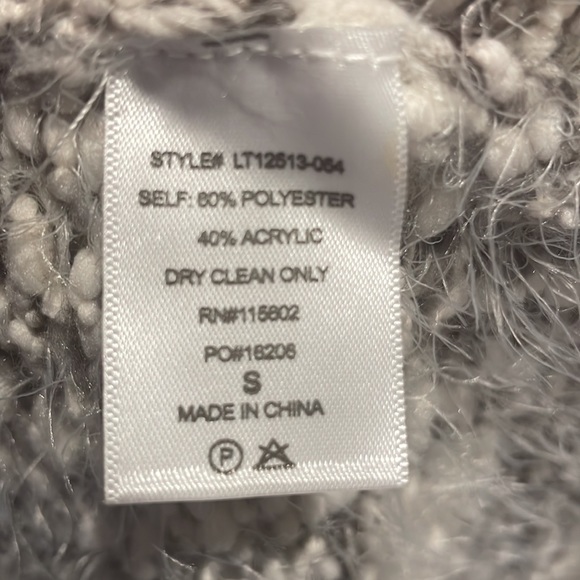 Lush long sweater topper - Picture 5 of 5